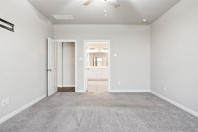 Building Photo - 2607 Dakota Cir
