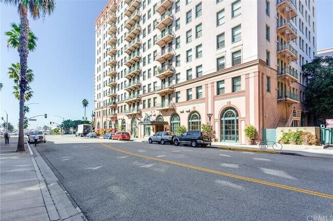 Building Photo - Spacious Studio at the Cooper Arms in the ...
