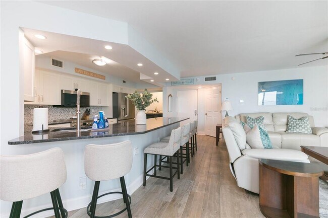 Building Photo - 5729 Del Sol Blvd