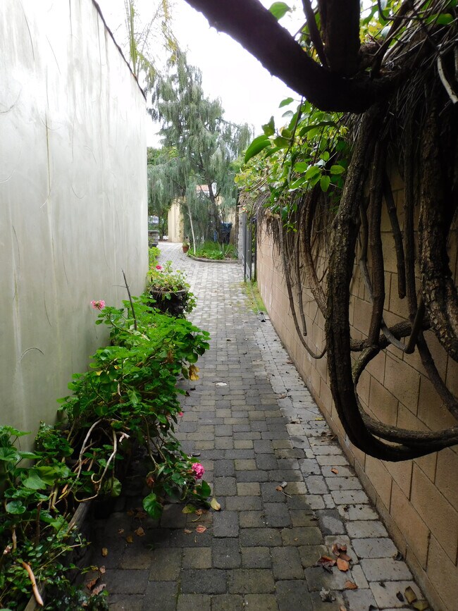 Building Photo - 56 La Venezia Ct