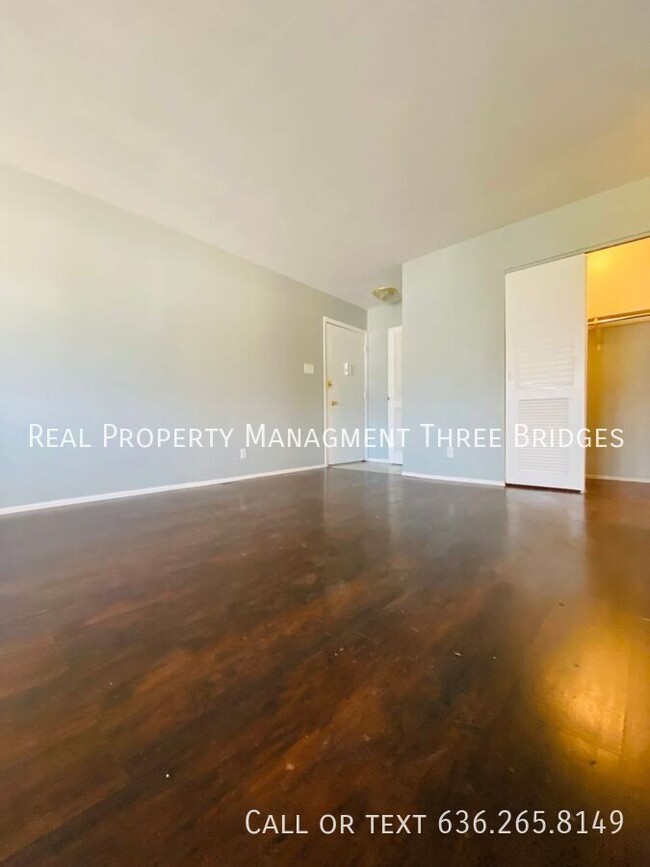 Building Photo - 7435 Hazelcrest Dr