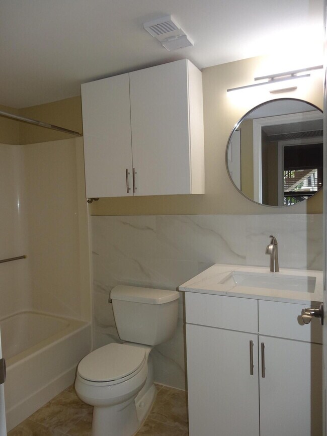 Building Photo - 7091 Golf Colony Ct