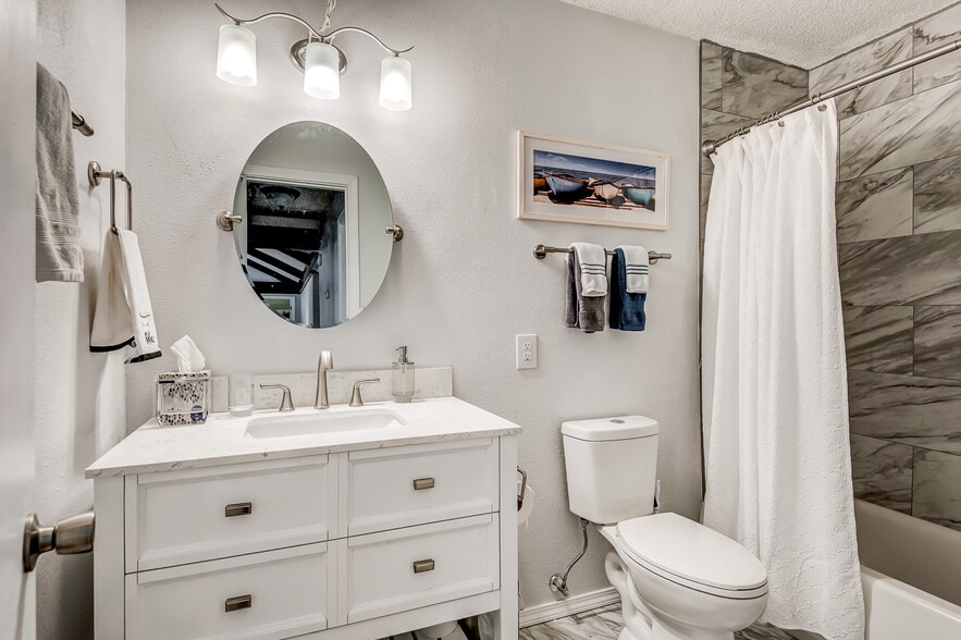 Building Photo - 705 N Dryden Cir