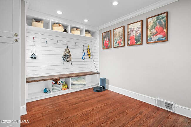 Building Photo - 57 Villa Pl