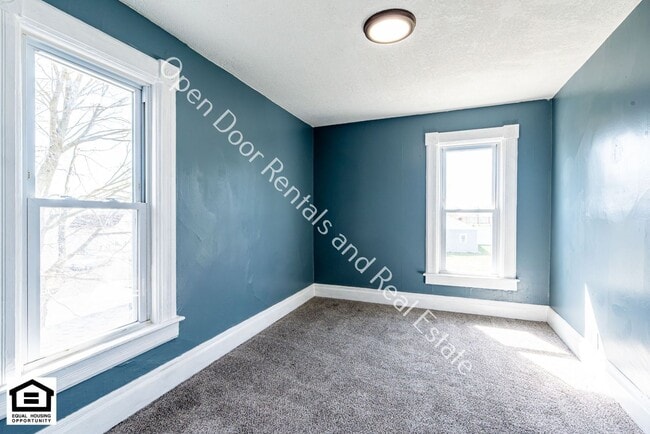 Building Photo - 1703 Sprott St