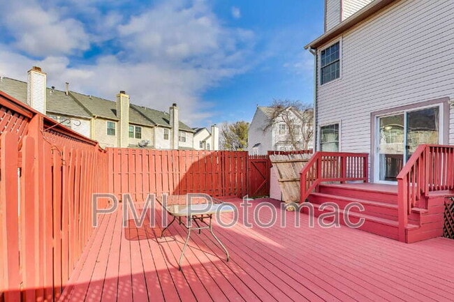 Building Photo - 8417 Meadow Green Way