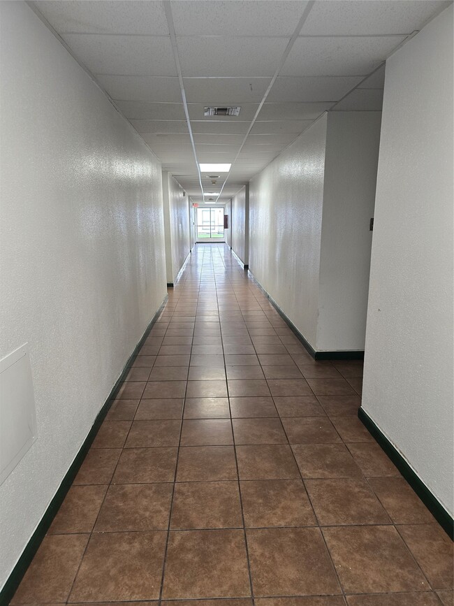 Building Photo - 2820 S Bartell Dr