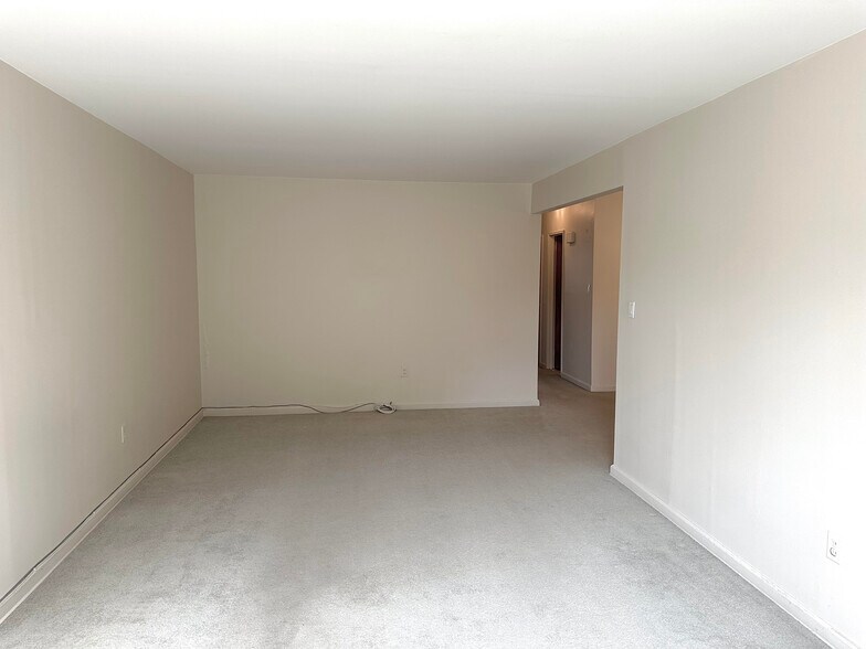 Building Photo - 6653 79th St