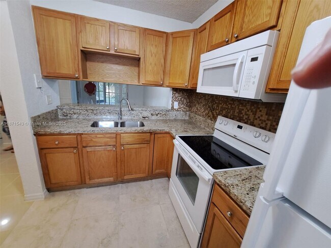 Primary Photo - 3410 Foxcroft Rd
