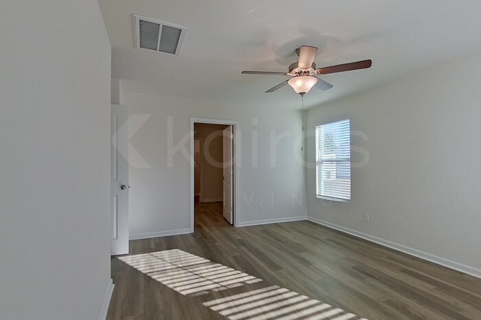 Building Photo - 117 Overstreet Way