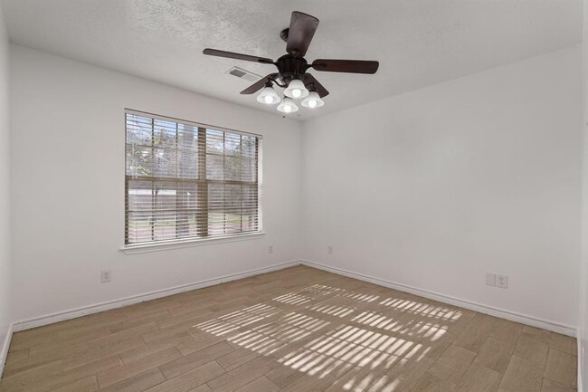 Building Photo - 2375 Shadow Ln