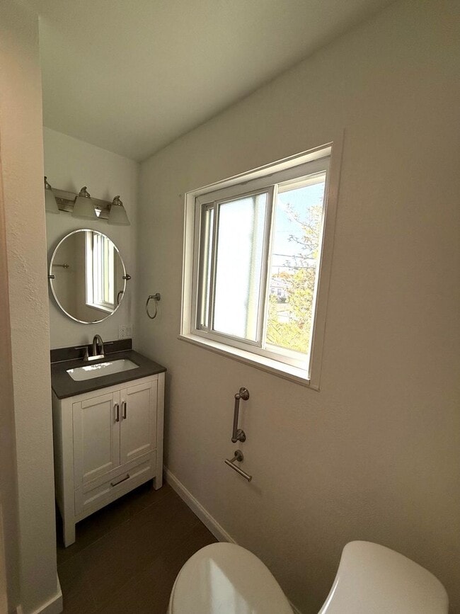 Building Photo - 1431 Johnston Ave