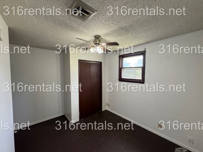 Building Photo - 1001 Hoch