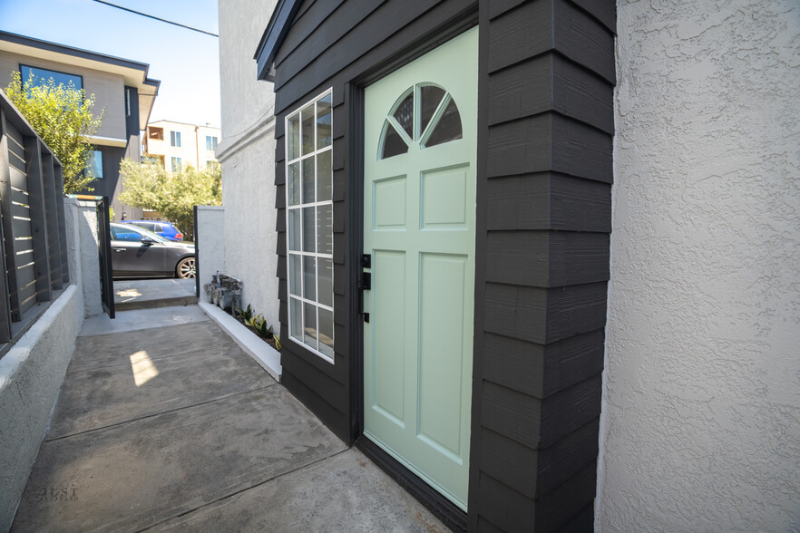 The front door to your new home! - 907 5th