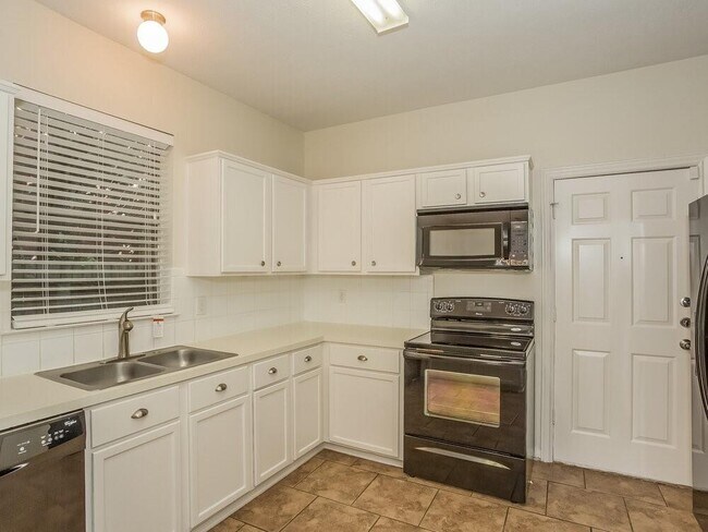 Building Photo - 13314 Chasworth Dr