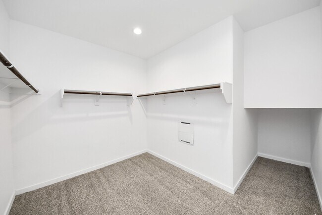 Building Photo - 10438 Plateau Pt Trl