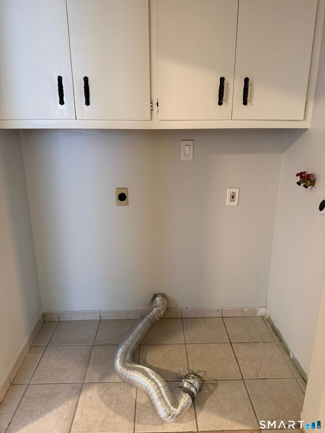 Building Photo - 192 Russ St