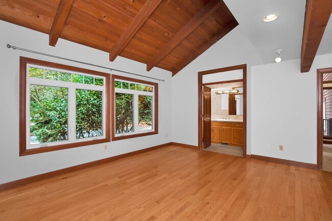 Building Photo - Private 4 Bedroom Retreat on 5-Acres Cottage Lake