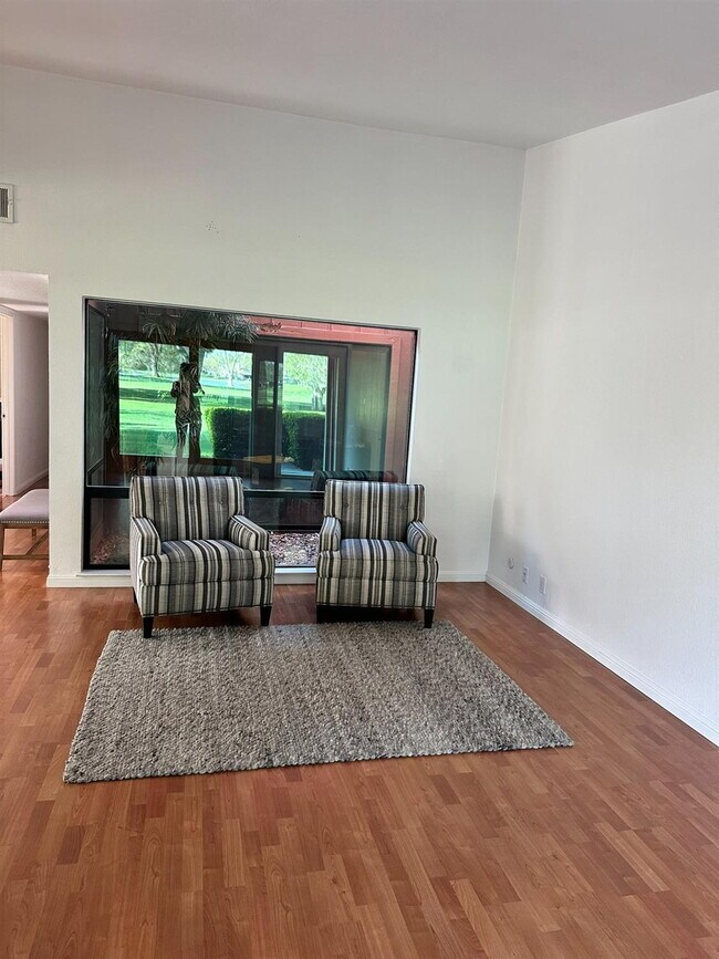 Building Photo - Fabulous condominium home on 6th Fairway of El Macero Country Club.