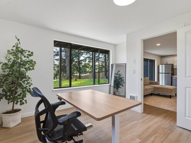 Building Photo - 1366 SE High Ridge Ct