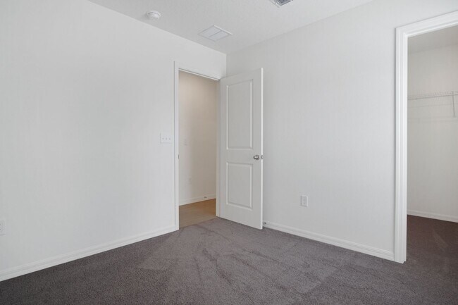 Building Photo - Modern Comfort Meets Convenience