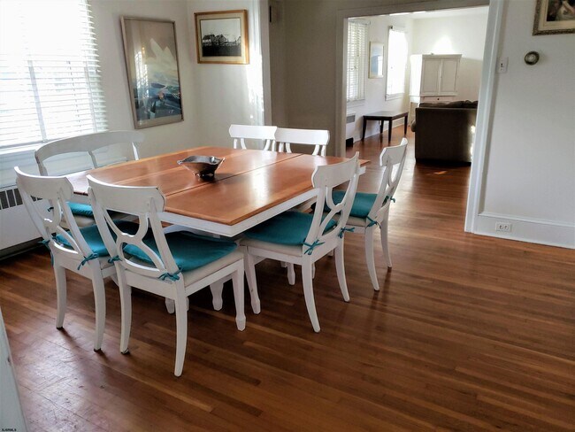 Building Photo - 8606 Monmouth Ave