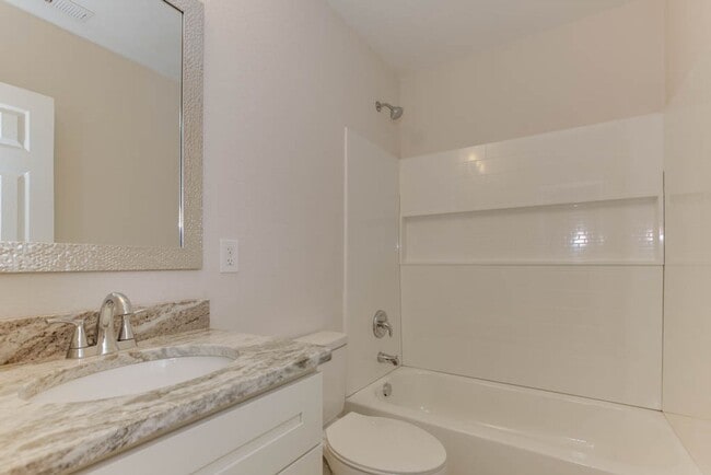 Building Photo - Charming Renovated Home with Modern Upgrades and Spacious Yard!