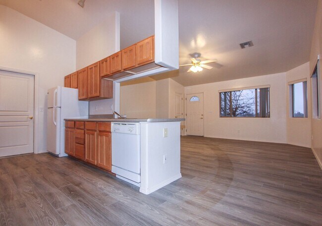 Building Photo - 4531 N Spring Dr