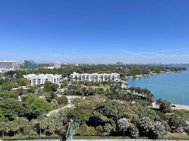 Building Photo - 601 NE 36th St