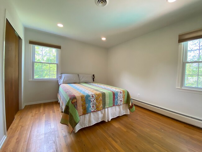 Building Photo - 213 Fort Lee Pl