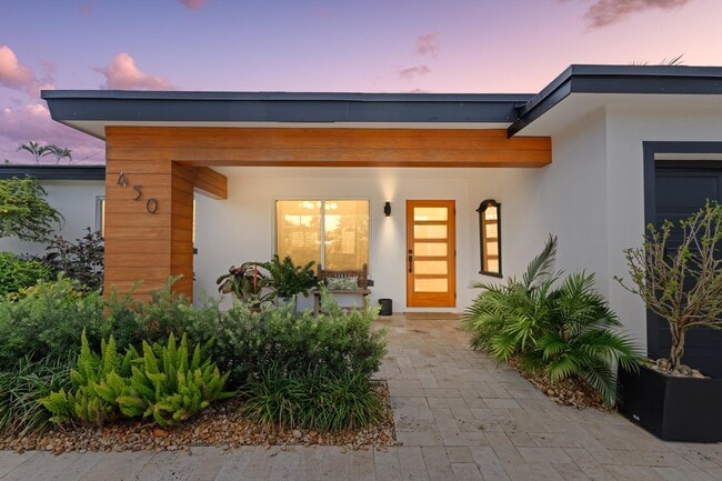 Building Photo - 450 NE 5th Cir