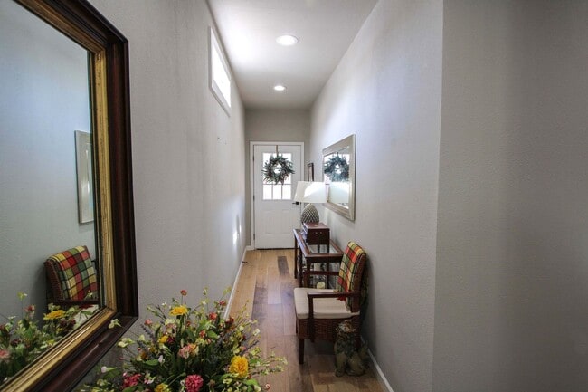 Building Photo - RENOVATED 3-BEDROOM HOME IN BEACON HILL