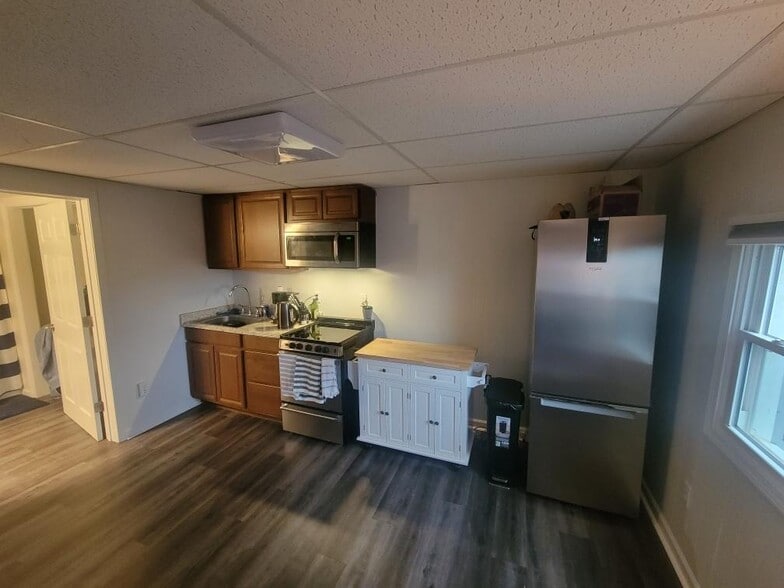 Building Photo - 918 W 4th St