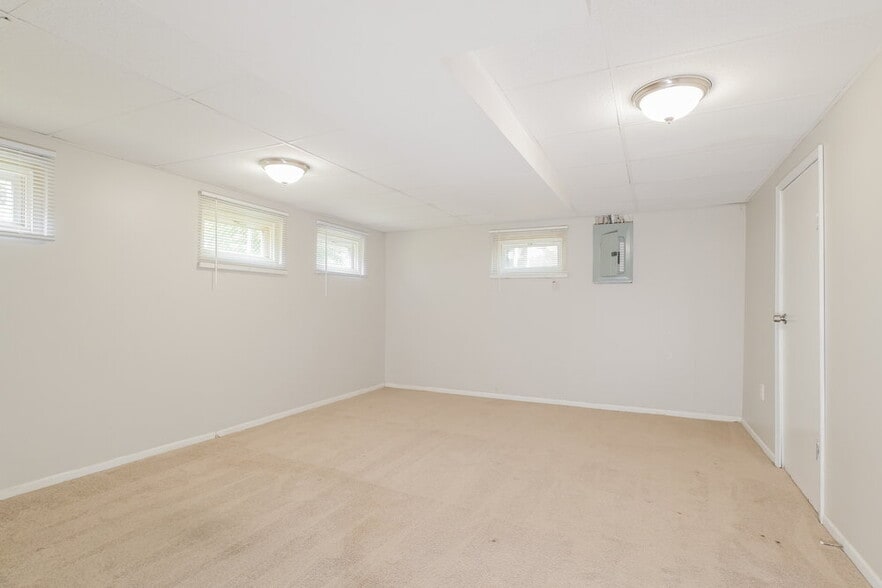 Building Photo - 1635 Trotterway Dr