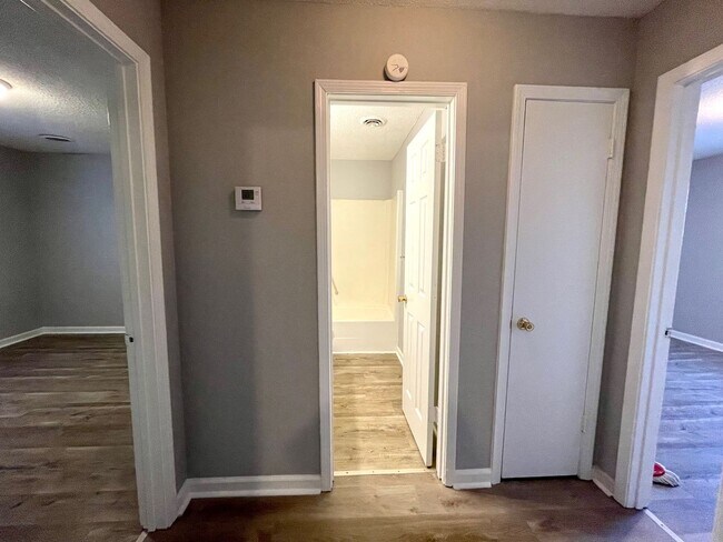 Building Photo - 01022