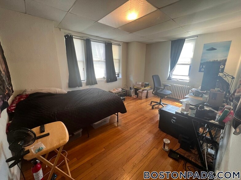 Building Photo - 53 Fellsway W