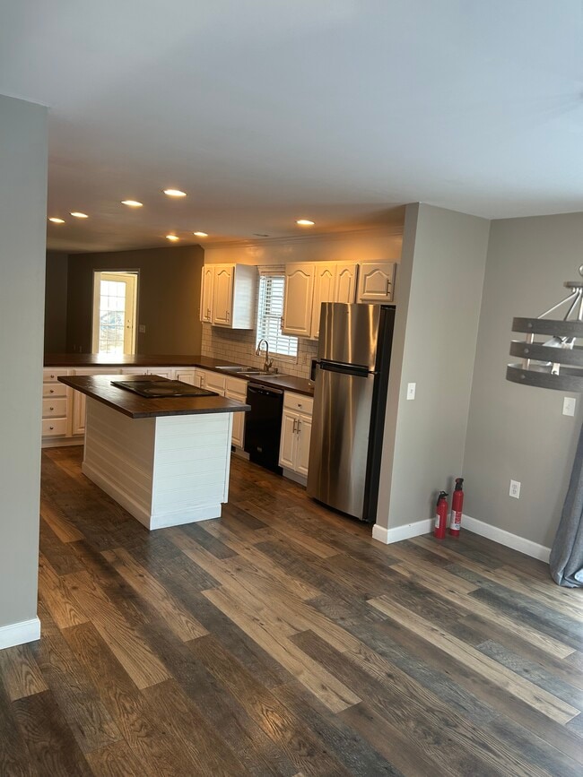 Building Photo - 320 Mt Vernon Rd