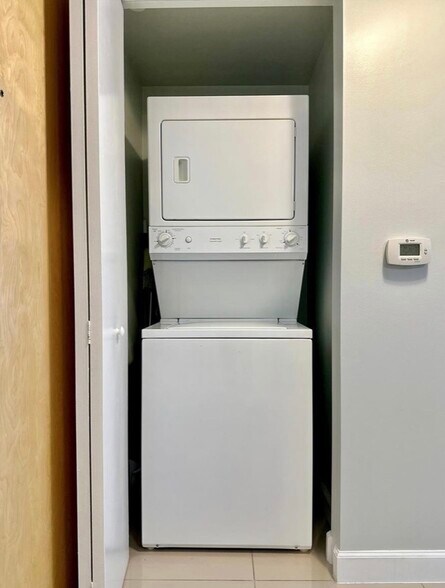 Building Photo - 350 S Miami Ave