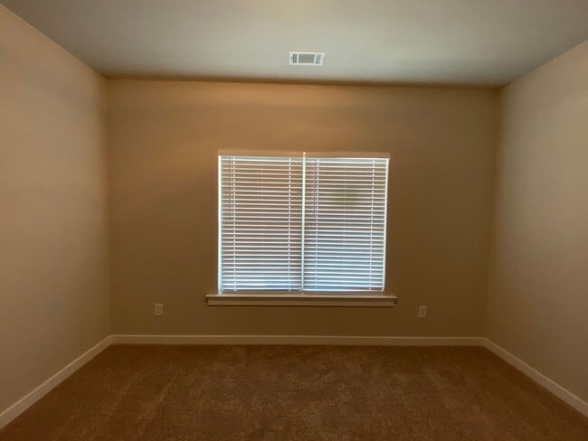 Building Photo - Home for Rent in Jemison, AL...  Available...