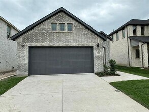 Building Photo - 3904 Kenwood Dr