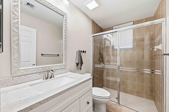 Building Photo - 11850 Valencia Gardens Ave