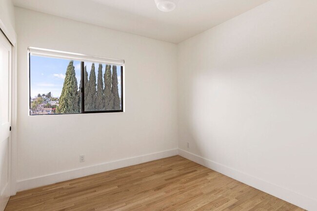 Building Photo - 5 Bed / 5 Bath Residence in Echo Park Now Available!