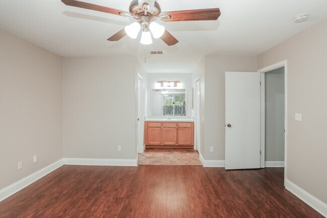 Building Photo - 2651 Waterview Dr