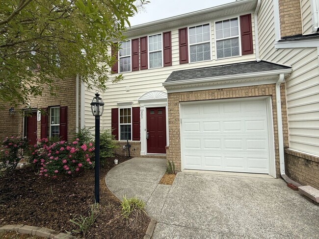 Building Photo - Stylish 3BR Home with Garage, Updated Interiors & Resort-Style Community Amenities Near Yorktown ...