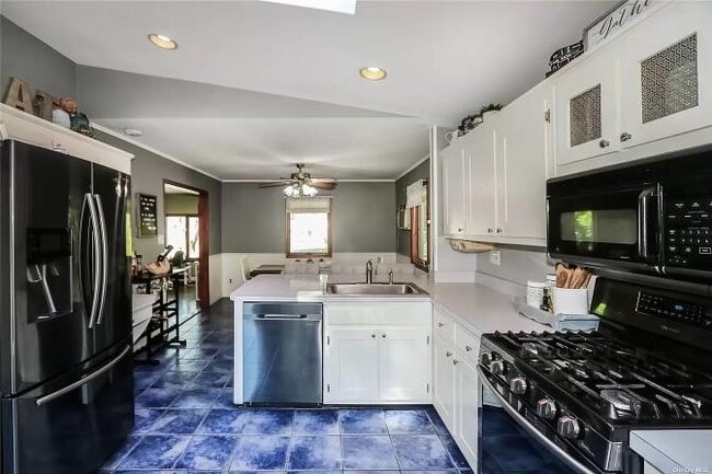 Building Photo - 53 N Evergreen Dr