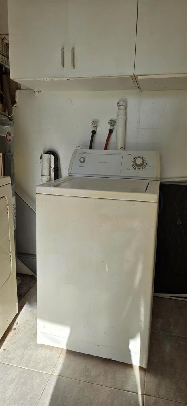 Building Photo - 112 Newton Rd