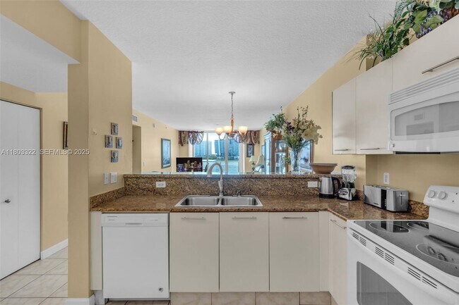 Building Photo - 18100 N Bay Rd