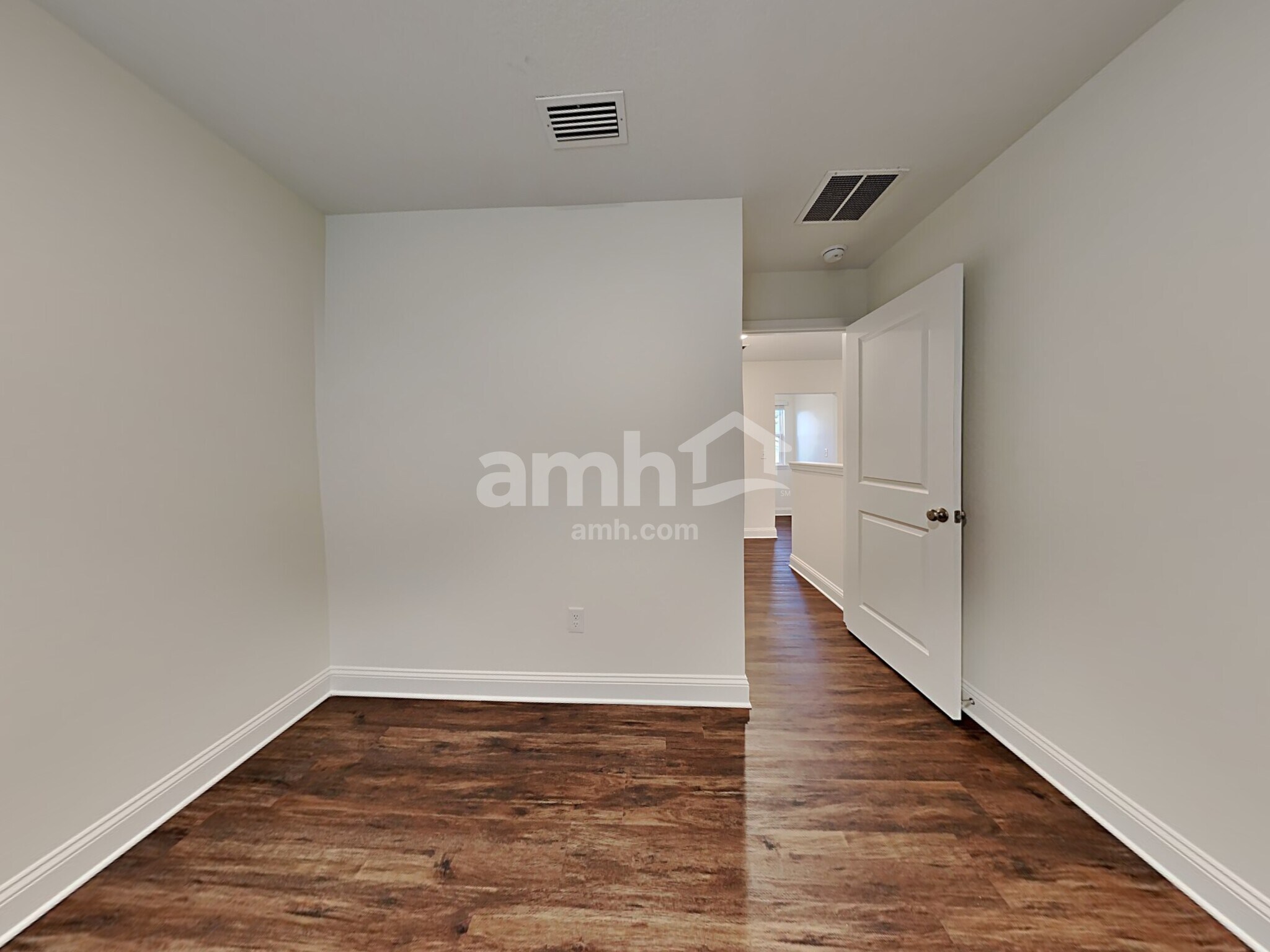 Building Photo - 203 Banyan Frst Dr