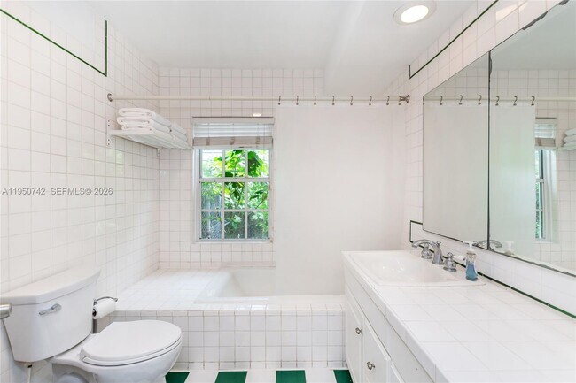 Building Photo - 2920 SW 30th Ct