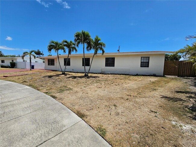 Building Photo - 16321 SW 96th Ave